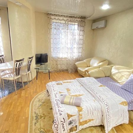 Ultracentral Apartment Puskin Street 基希讷乌 外观 照片